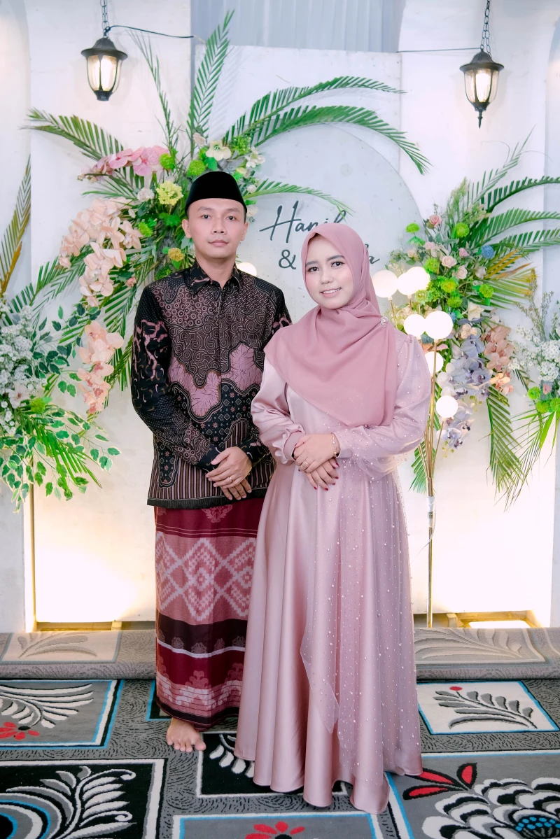 berdiri tegak membawa niat suci